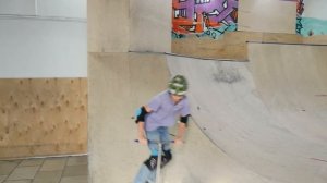 Трюки на самокате. Скейт парк BunnyHop Москва Смольная 24А. Тренировки и свободное катание.