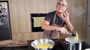 PASTA FETTUCCINE ALFREDO (BURRO E PARMIGIANO)  Ricetta di Chef Max Mariola