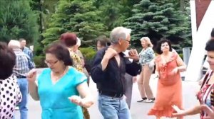 У РЕЧКИ У РЕЧКИ РОС КУДРЯВЫЙ КЛЕН