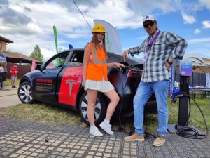 Электромобили и зарядные станции на выставке Open Village'22