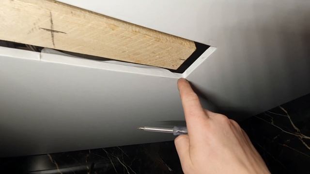 Установка сдвоенных светильников. Внутренняя вклейка. Как утопить люстру в натяжной потолок. смотреть онлайн