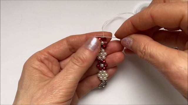 Mother's Day jewelry. DIY gift for mom. Beaded bracelet. Beaded earrings
