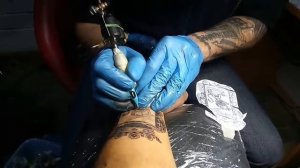 Как правильно бить татуировку.