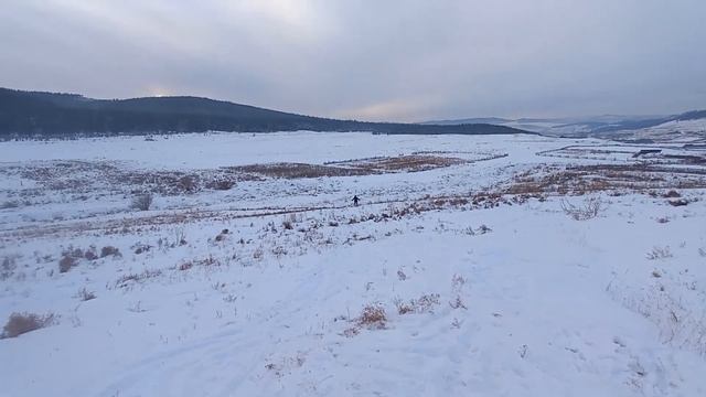 С горы на лыжах...