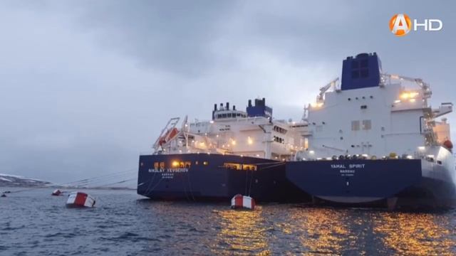 На Кольском заливе впервые перегрузили сжиженный природный газ с танкера на танкер