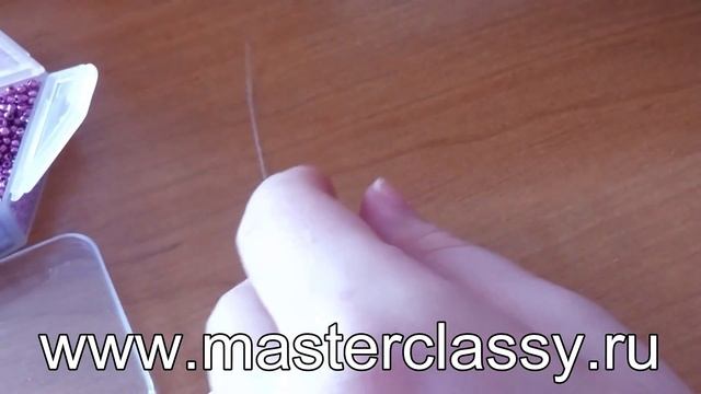 Розовые сережки из бисера своими руками. Подробный видео урок смотреть онлайн