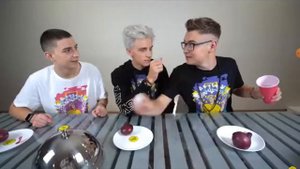 Угар над А4 фраза (Так у тебя маленький ??) О чём они думали?😄😄😅😅😆😆😆😆