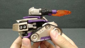 Обзор трансформера Blitzwing - TA-13 - Voyager class - Animated. Музей Р-ТФ.