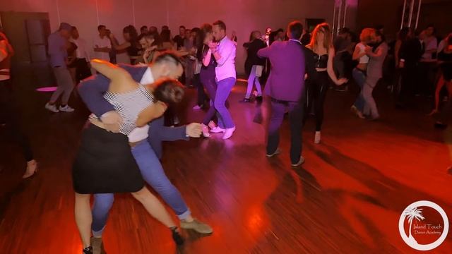 Chaves & Silvia Bachata Sensual смотреть онлайн