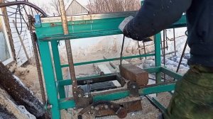 Пилим брусок на скамейку