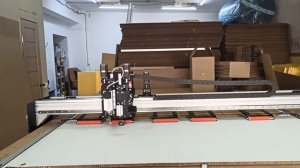 Резка и биговка сотового картона толщиной 16мм.