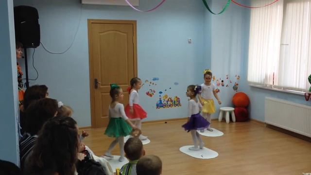 Детский развивающий центр "Лепетушки". Танец Буратино. смотреть онлайн