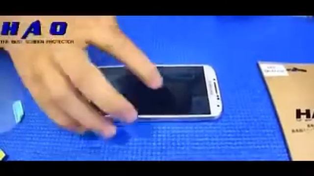 Как наклеить защитную пленку на телефон смотреть онлайн