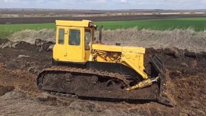 Бульдозер ЧТЗ Т-130  ПЛАНИРОВКА  ДОРОГИ