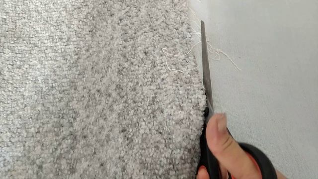 Перетяжка дивана женскими руками
