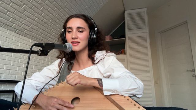 Кавер Анны Герман  с гуслями | "Город влюбленных людей"