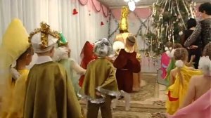 Общий танец на новогоднем балу у Золушки.Муз. рук. Максюта Г. В.