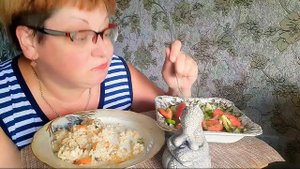 Русский мукбанг/Пловокаша, салат/Обжор на камеру/Ем и чавкаю/Mukbang not ASMR/