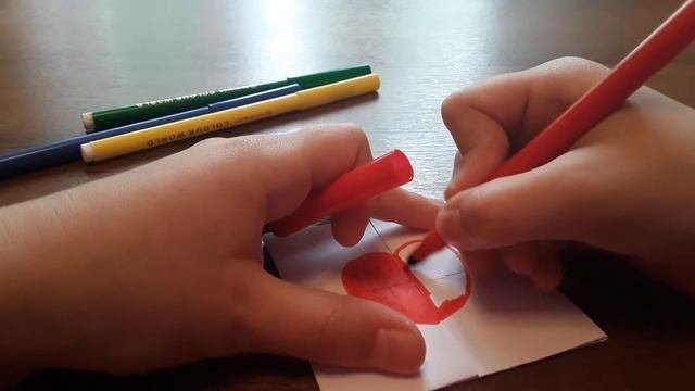 Поделка- бесконечная игрушка из бумаги.