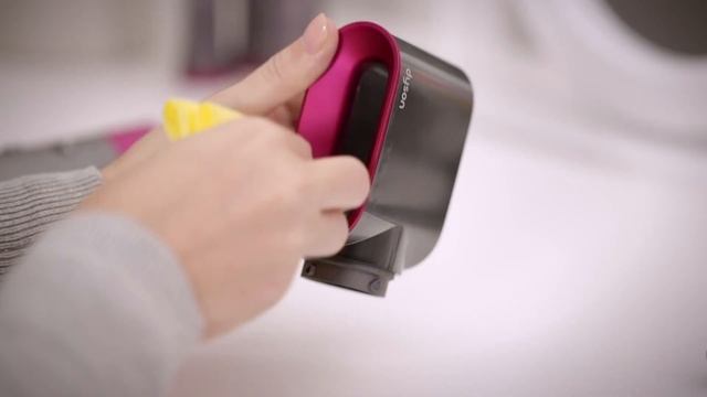 How to clean your Dyson Airwrap™ styler's attachments смотреть онлайн