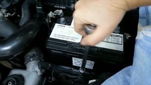 How to Remove or replace Battery Hyundai i30