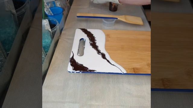 как украсить разделочную доску эпоксидной смолой смотреть онлайн