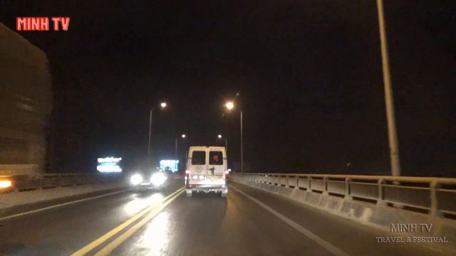 Cầu Rạch Miễu Bắc Qua Sông Tiền Vào Ban Đêm Xe Cộ Qua Cầu Rất Nhiều смотреть онлайн