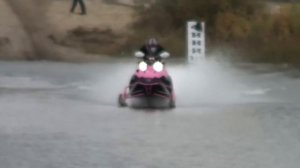 Снегоходы по воде в Новом Уренгое