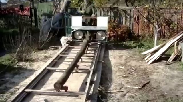 Самодельная мини пилорама. Electropower saw bench power saw. смотреть онлайн