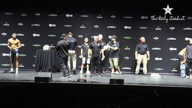 SOCIAL GLOVES YOUTUBE VS TIKTOK FULL WEIGH IN COVERAGE!!!!??? смотреть онлайн