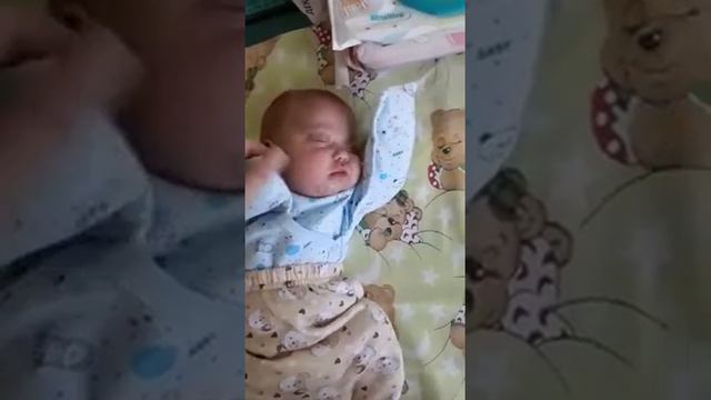 Недоношенный малыш 26 недель 950 гр.