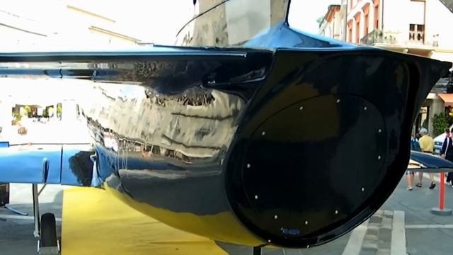 L-39 C Albatros in Piazza Tre Martiri (Rimini, Emilia-Romagna, Italy) смотреть онлайн