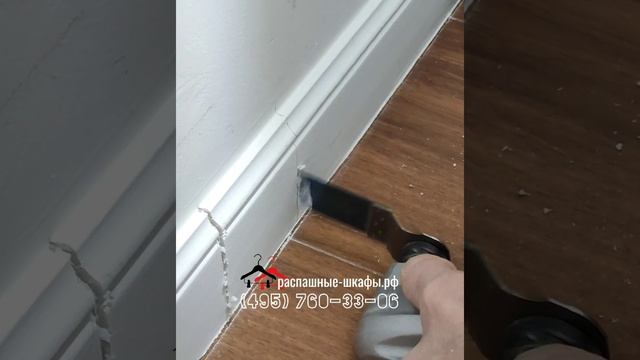 Встраивание распашного шкафа в нишу, подготовка места для установки вертикальных фальшпанелей.