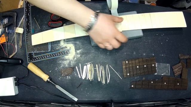 НАКЛАДКА ДЛЯ ГРИФА СВОИМИ РУКАМИ. Сделал накладку из фанеры. смотреть онлайн