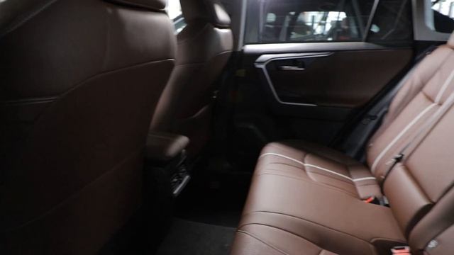 Toyota RAV 4 коричневая экокожа с перфорацией снежинка и светлой подложкой [НОВЫЙ ДИЗАЙН 2021] смотреть онлайн