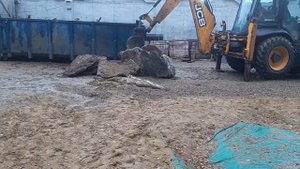 Как убрать большой камень