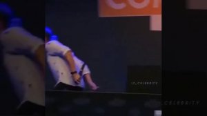 Том Фелтон обнял свою фататку?