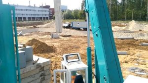 Работа крановой установки СВУ при вдавливании свай Санкт Петербург