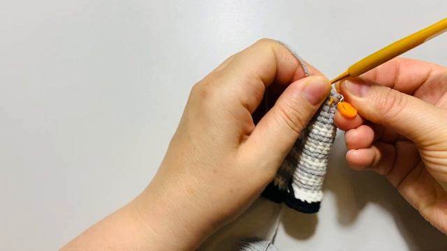 ?? 2 варианта ПРИСОЕДИНЕНИЯ НОЖЕК при вязании куклы крючком/видео урок смотреть онлайн