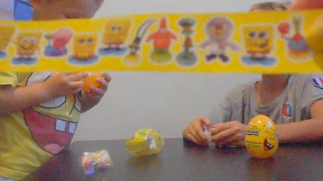 СПАНЧ БОБ открываем КИНДЕРЫ СЮРПРИЗЫ SPANGE BOB смотреть онлайн