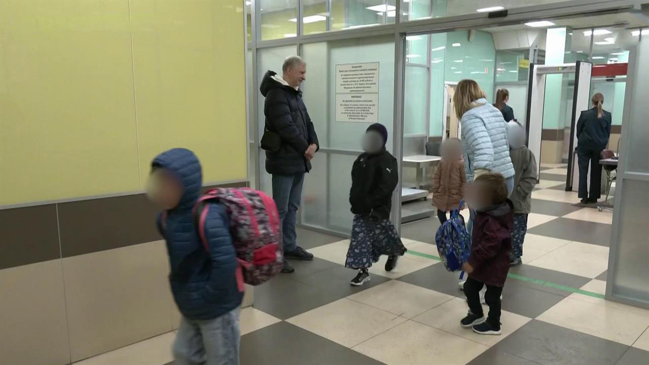 Спецрейс из Сирии доставил в Россию 32 ребенка