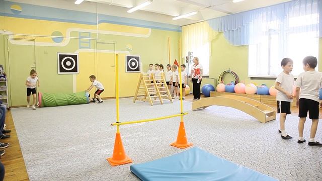 Занятие по физической культуре в подготовительной группе / Авторская методика