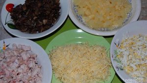 Салат из копченой курицы с ананасом