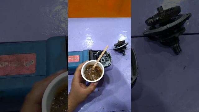 Идеальная смазка редуктора болгарки #лайфхак #болгарка #смазка #инструмент #ремонтинструмента