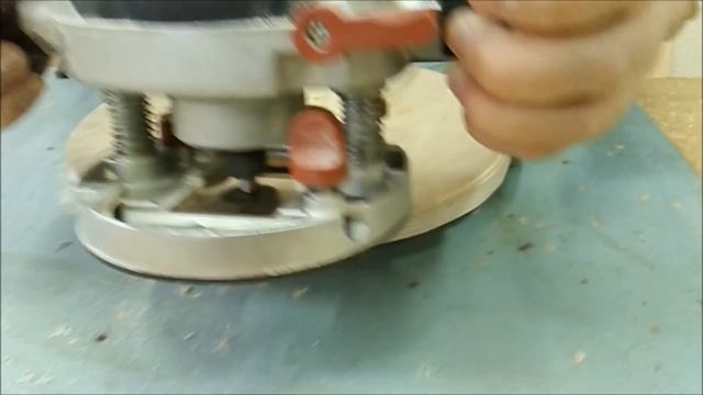 Фрезерование фанеры ручным фрезером
