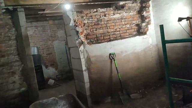 «ДЕРЕВЕНСКИЙ БЛОГ»-ЖЕНСКИМ ВЗГЛЯДОМ/Разрушил стену дома/Странная засыпка стен/ Что дальше!?