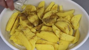 Курица в кефире с картошкой, запеченная в духовке. Очень вкусная и нежная!