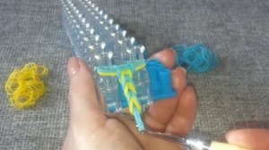 ПРОСТОЙ БРАСЛЕТ из РЕЗИНОК для начинающих. Как сделать браслет Rainbow Loom