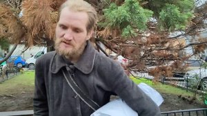 ОТШЕЛЬНИК В ГОРАХ. Уехал от мамы 18 ЛЕТ НАЗАД. Живет с дикими животными.