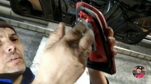 Ауди А4 авант 2010. Как разобрать крышку багажника?